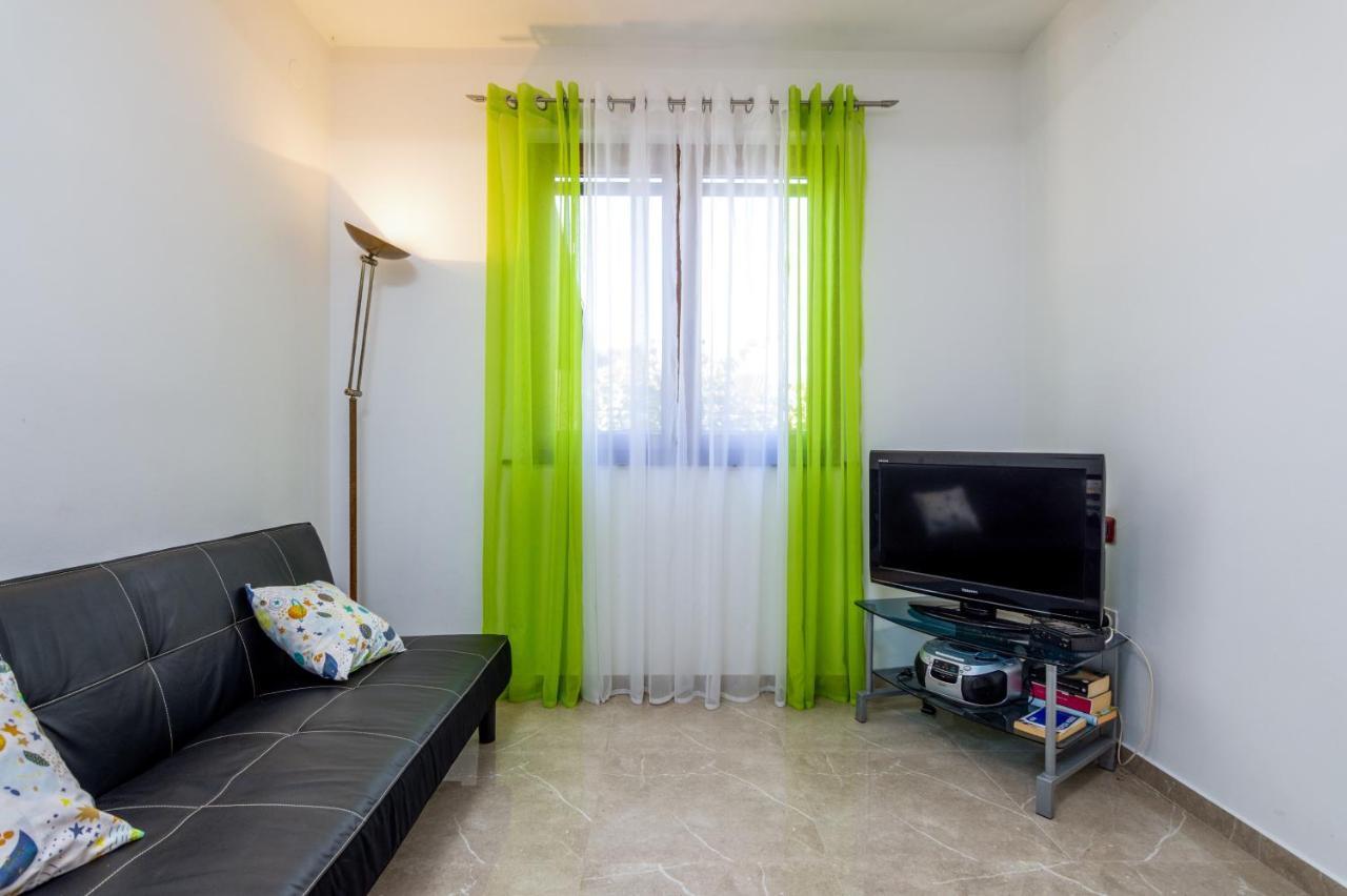 Apartments With A Parking Space Medulin - 7494 Exterior foto
