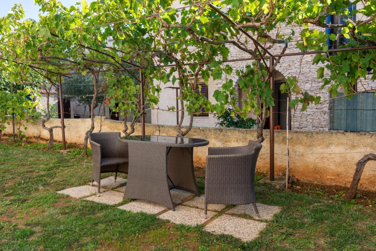 Apartments With A Parking Space Medulin - 7494 Exterior foto